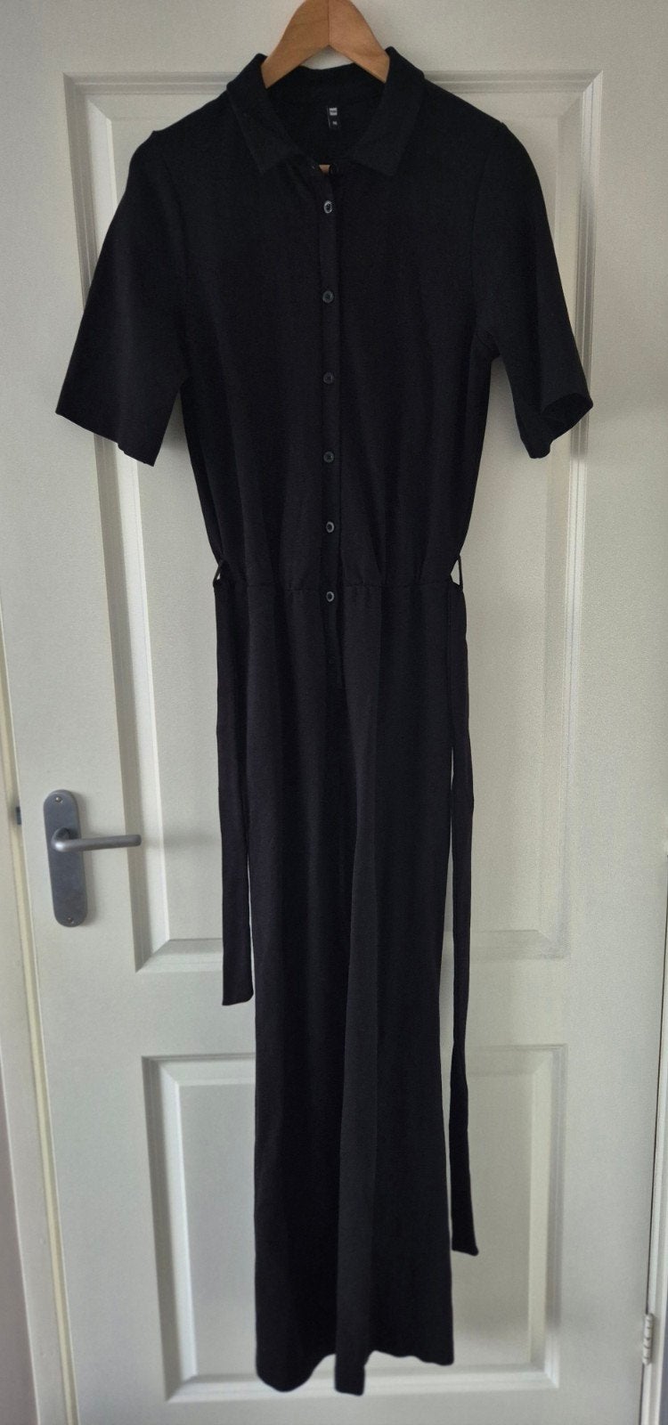 Mooie zwarte jumpsuit van de Hema in maat M  (1x gedragen), Kleding | Dames, Jumpsuits, Maat 38/40 (M), Zwart, Ophalen of Verzenden