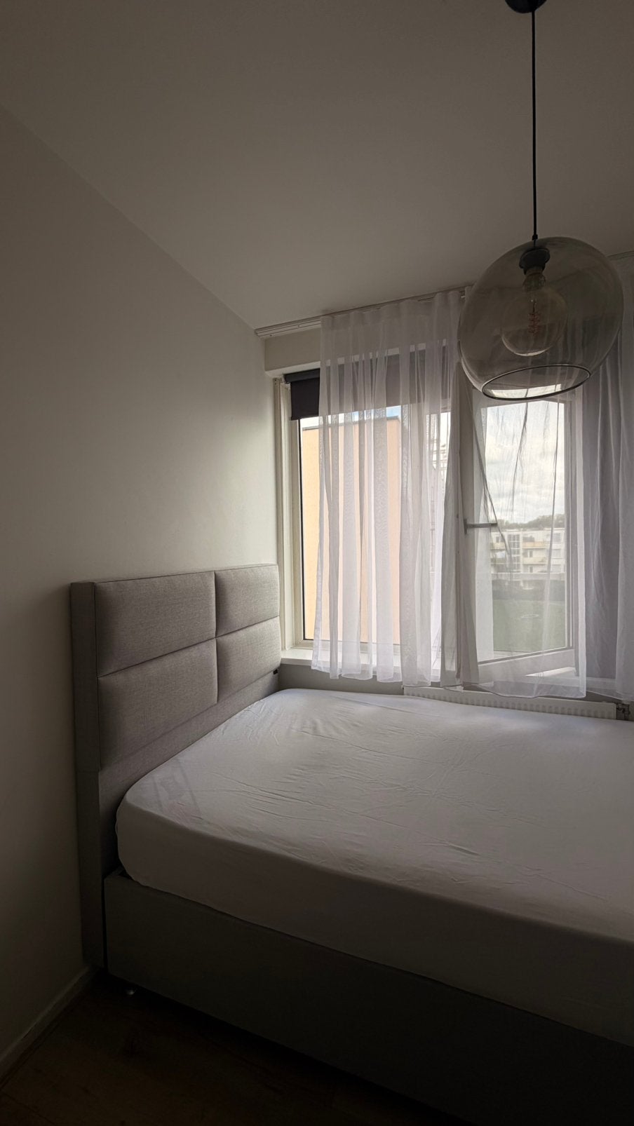 Bed Boxspring, Ophalen of Verzenden, Zo goed als nieuw, Tweepersoons, Grijs