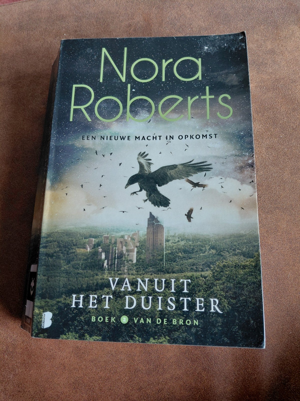 Nora Roberts - Vanuit het duister(biibboek), Ophalen of Verzenden, Gelezen, Nora Roberts