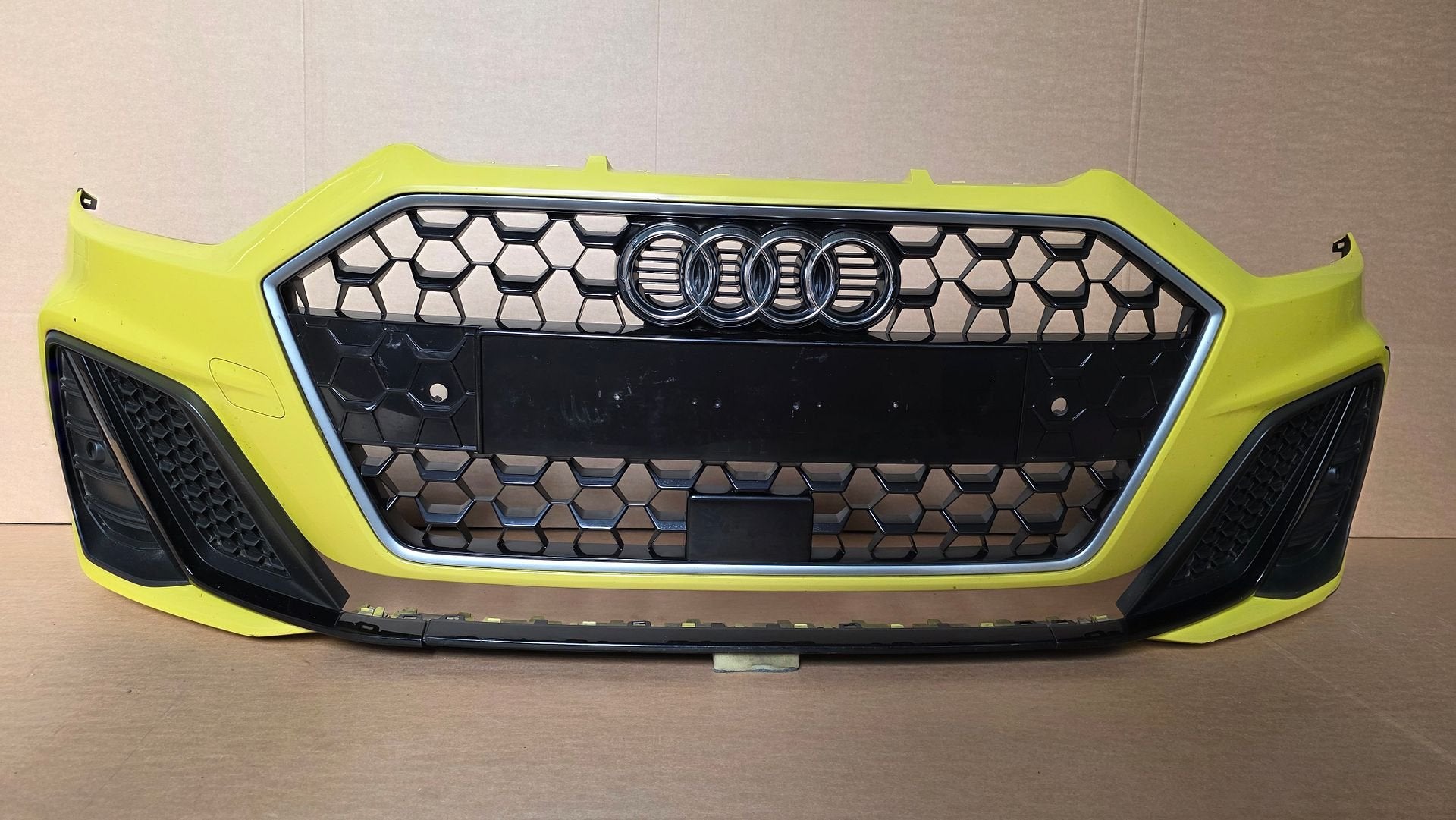 Voorbumper Audi A1 82A S-Line Origineel SLINE BUMPER PDC, Gebruikt, -, Voor, Bumper