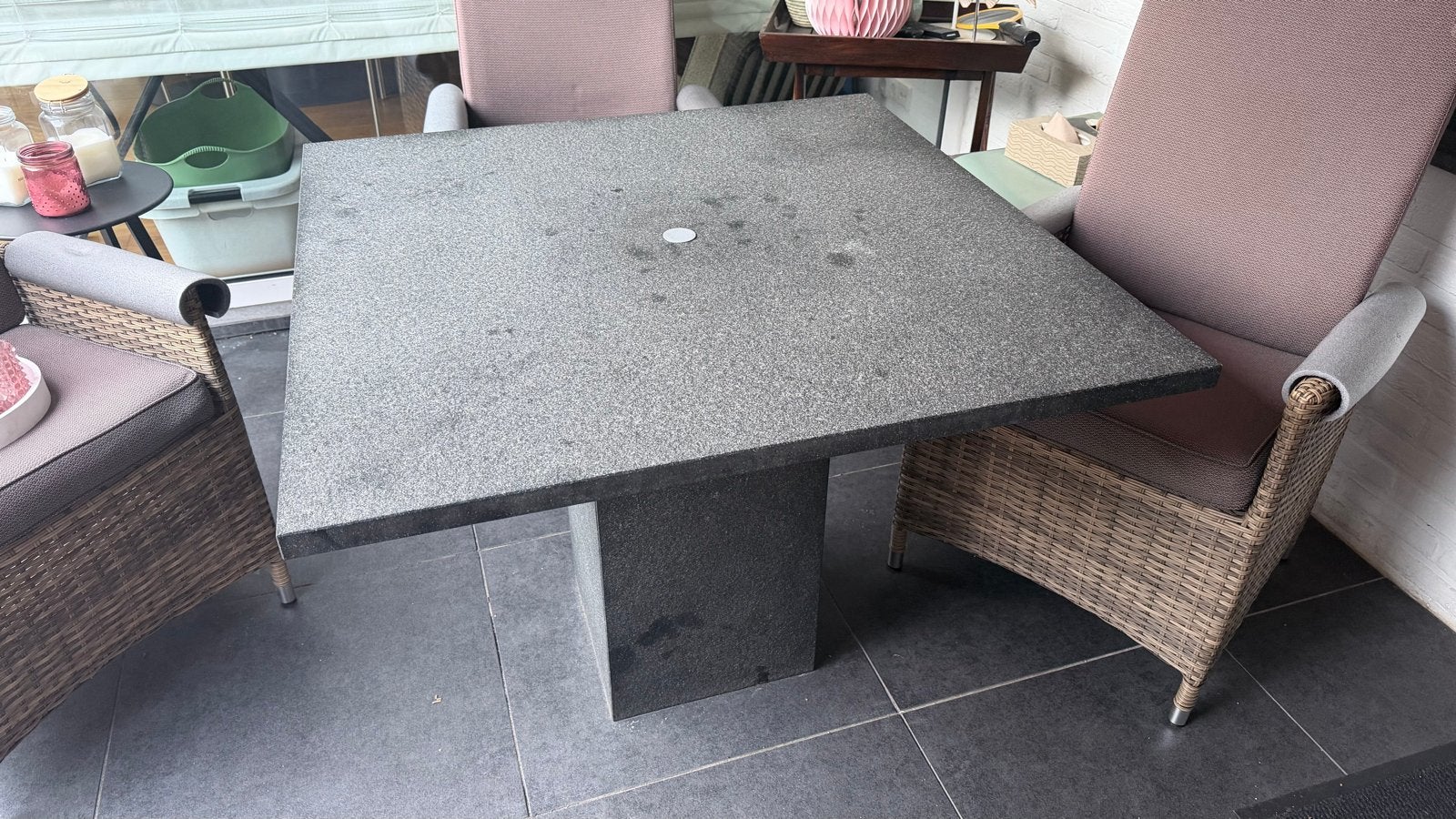 Granieten tuintafel 100x100cm met parasolgat, Tuin en Terras, Tuintafels, Ophalen, Gebruikt, Vierkant, Overige materialen