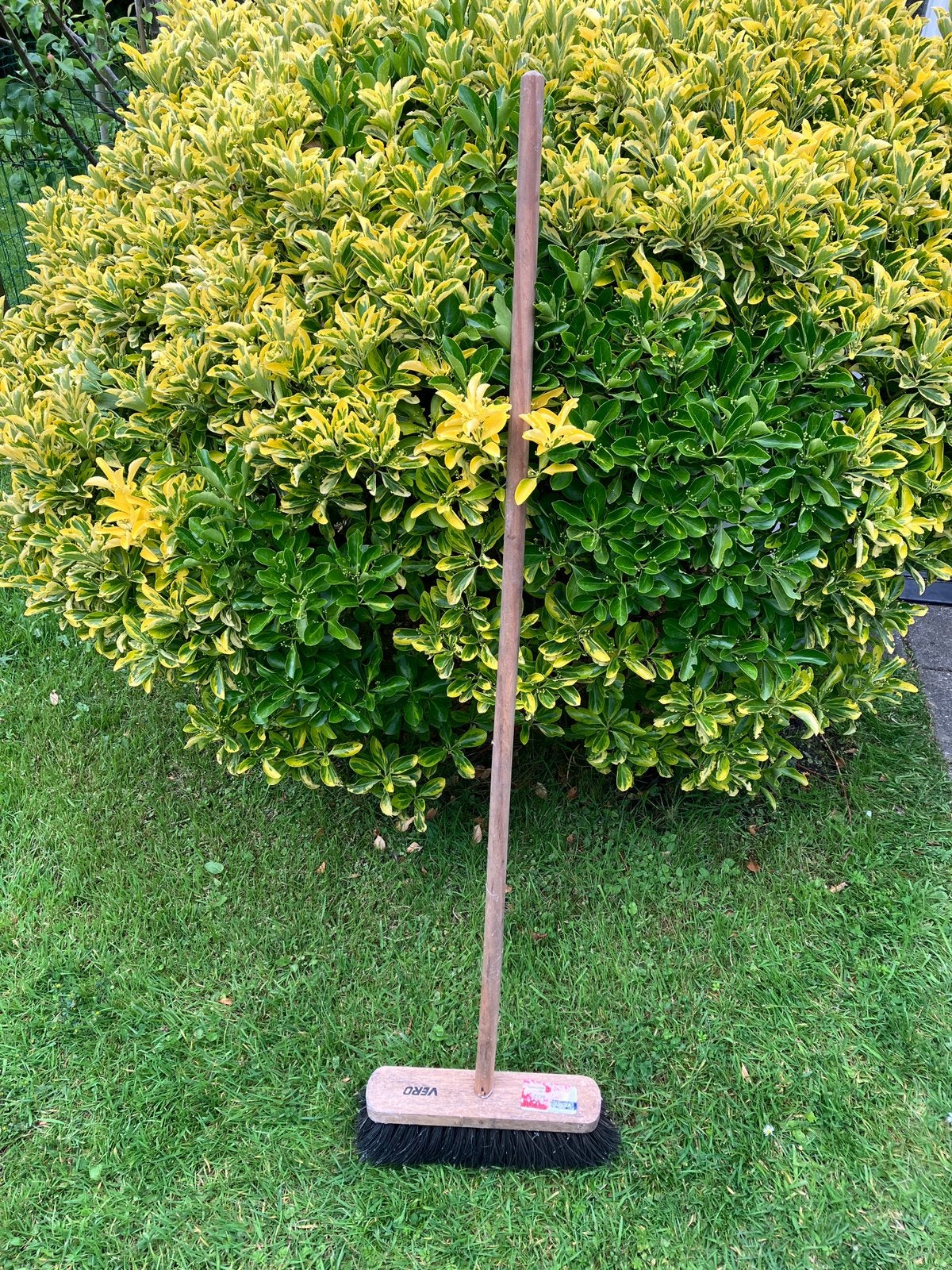 Fijne lichte bezem van natuurvezel, Vero, 126 cm hoog, Ophalen, Gebruikt, Bezem
