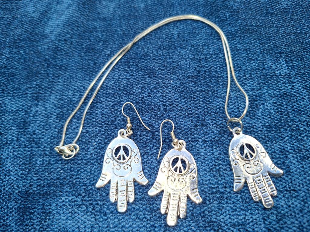 Set oorbellen en ketting Handje Fatima met vredesteken €5, Ophalen of Verzenden, Zo goed als nieuw, Zilver, Overige materialen