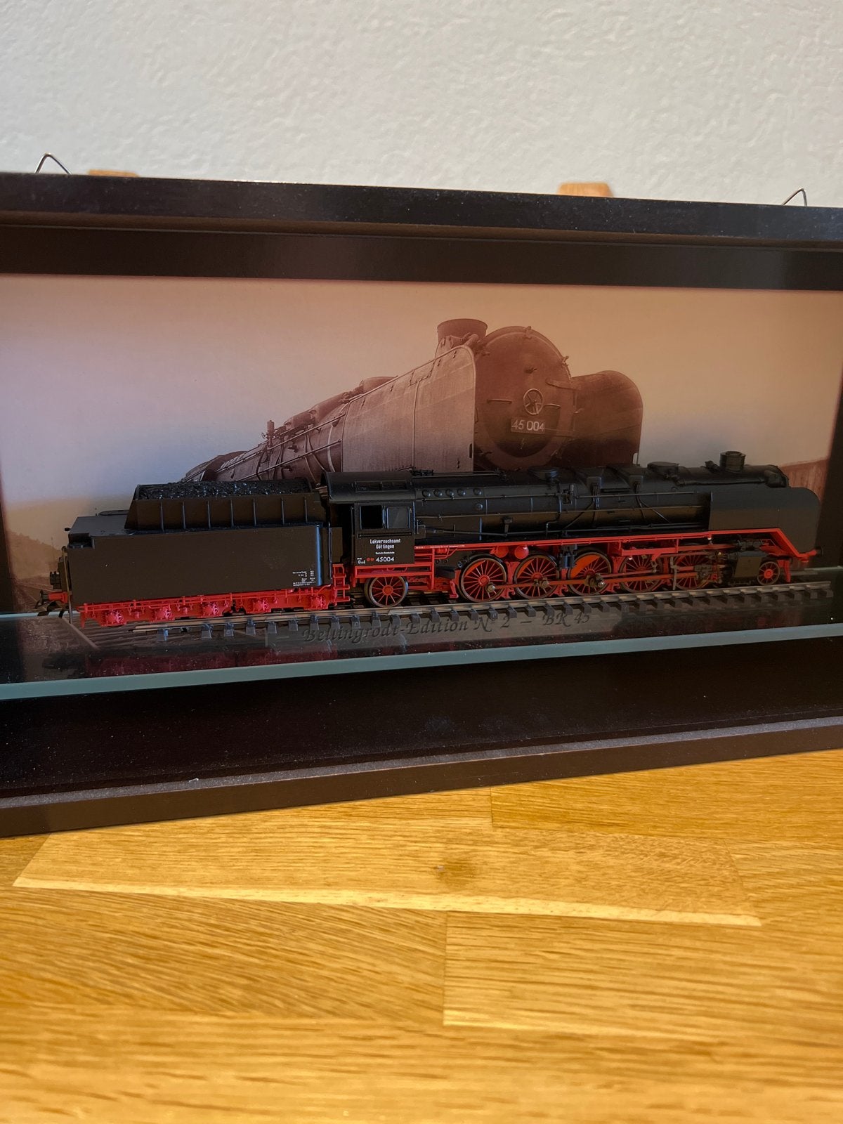Märklin Stoomlocomotief BR 45 004 in vitrine, Hobby en Vrije tijd, Modeltreinen | H0, Ophalen, Wisselstroom, Locomotief, Zo goed als nieuw