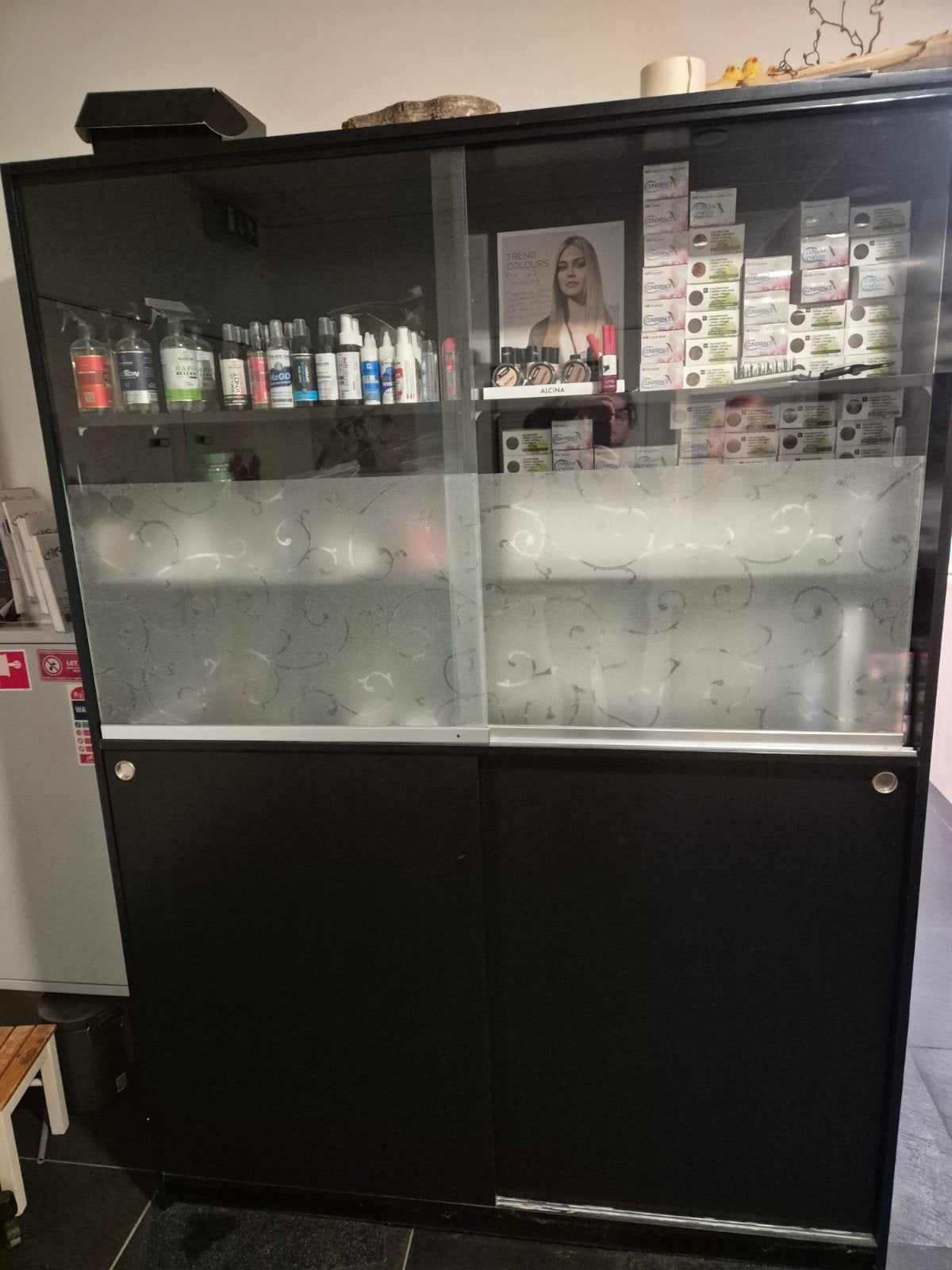 Prachtige kast met glazen en houten schuifdeuren, Ophalen, Gebruikt