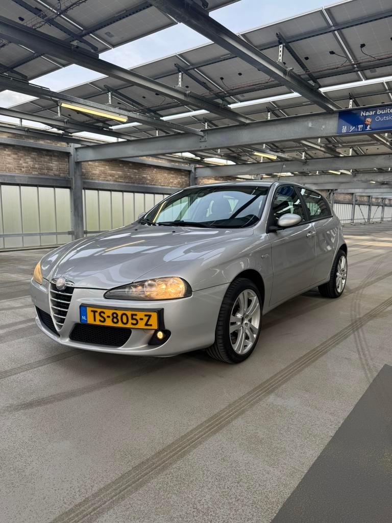 Alfa Romeo 147 1.6 T-Spark *Airco*12 Maanden APK*Trekhaak*, Auto's, Alfa Romeo, Voorwielaandrijving, 1195 kg, 4 cilinders, 400 kg