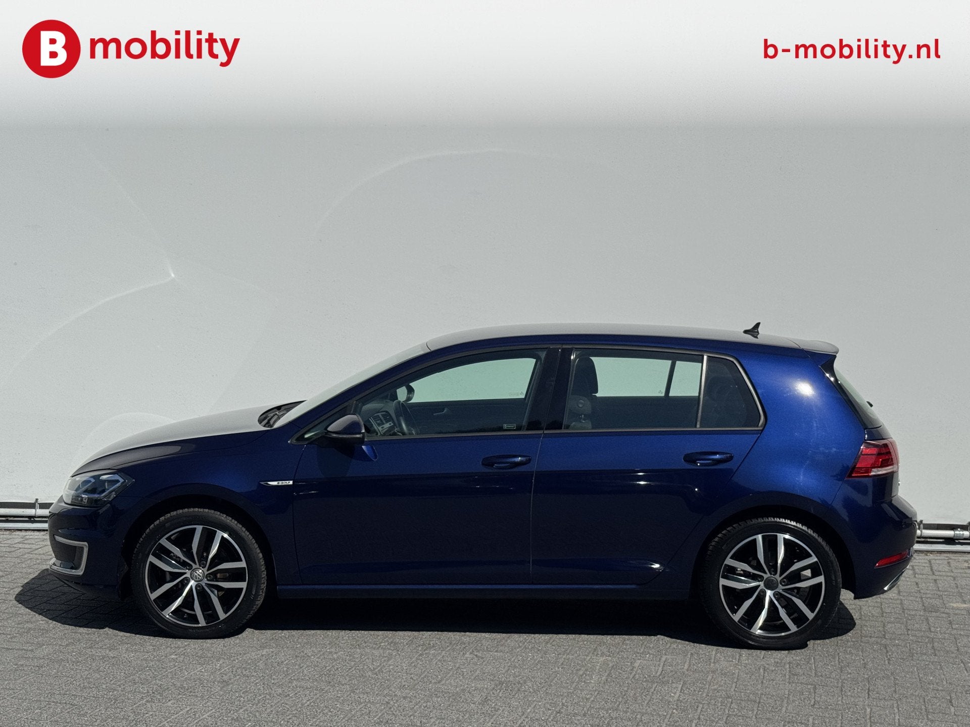 Volkswagen e-Golf SOH 91% Warmtepomp Achteruitrijcamera DAB, Auto's, Volkswagen, Gebruikt, Zwart, Blauw, Origineel Nederlands