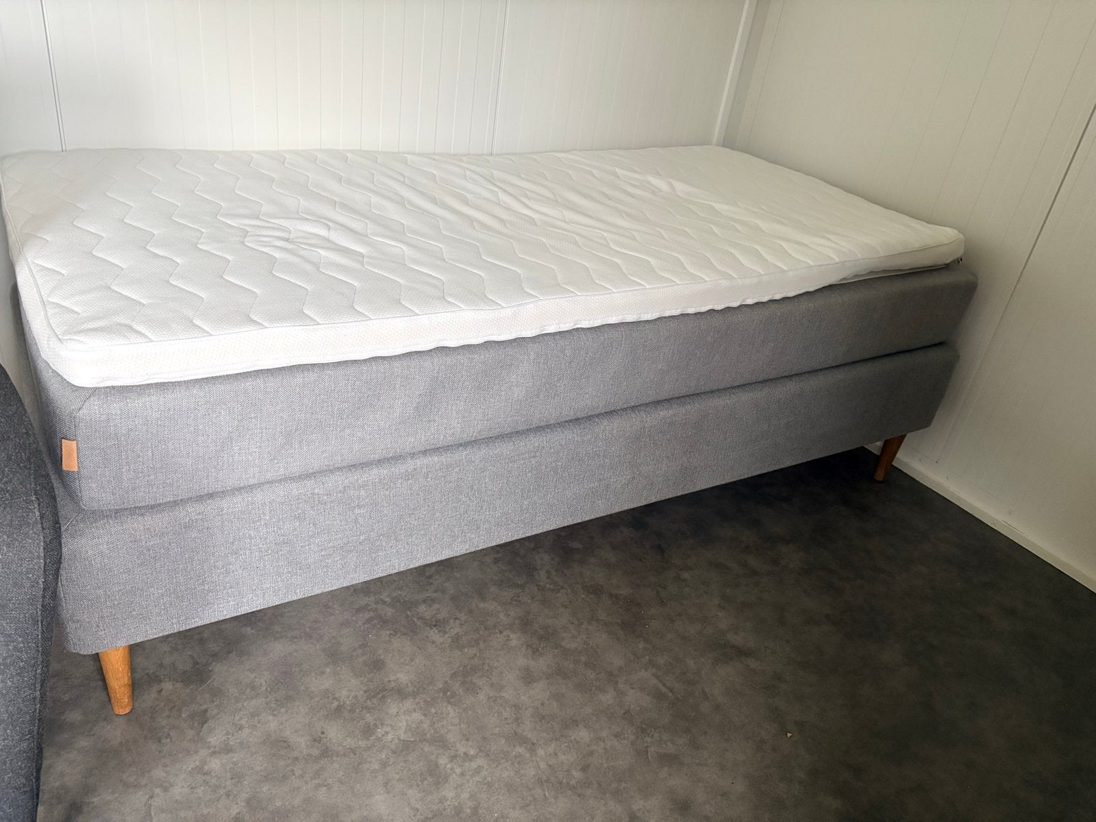Boxspring JYSK - Zo goed als nieuw, 90 cm, Eenpersoons, Ophalen of Verzenden, Zo goed als nieuw