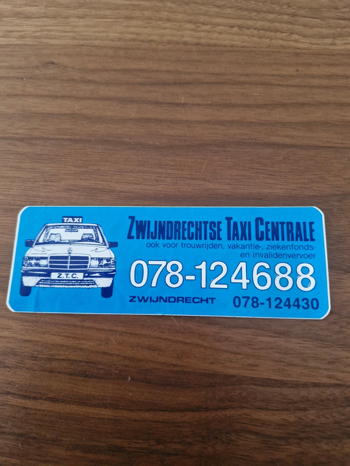 919 Vintage Zwijndrechtse Taxi Centrale sticker 14x5 cm, Ophalen of Verzenden, Gebruikt