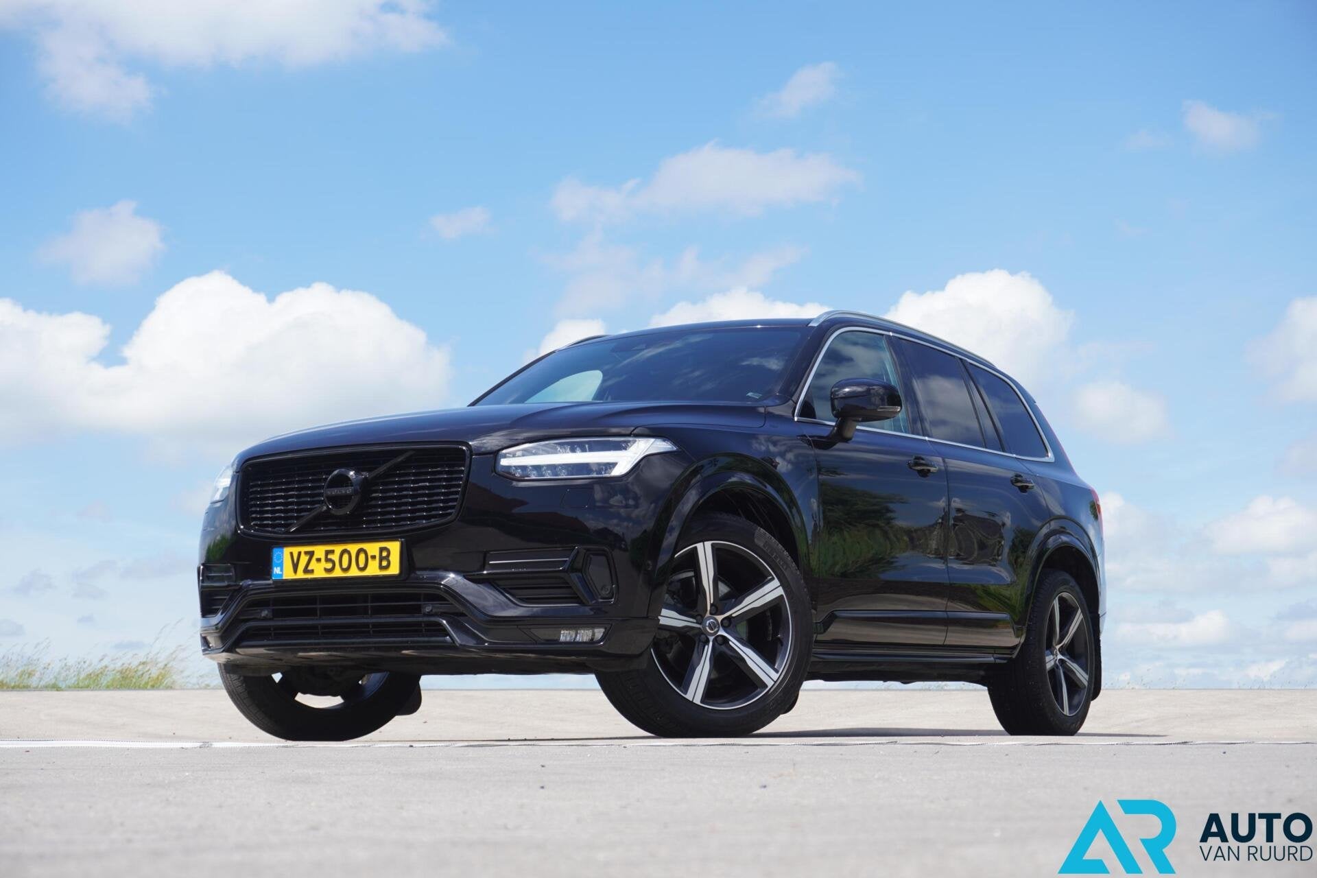 Volvo XC90 2.0 D5 * 4X4 * Grijs kenteken * LUXE * R-Design, Auto's, 4 cilinders, 1969 cc, Leder en Stof, Zwart