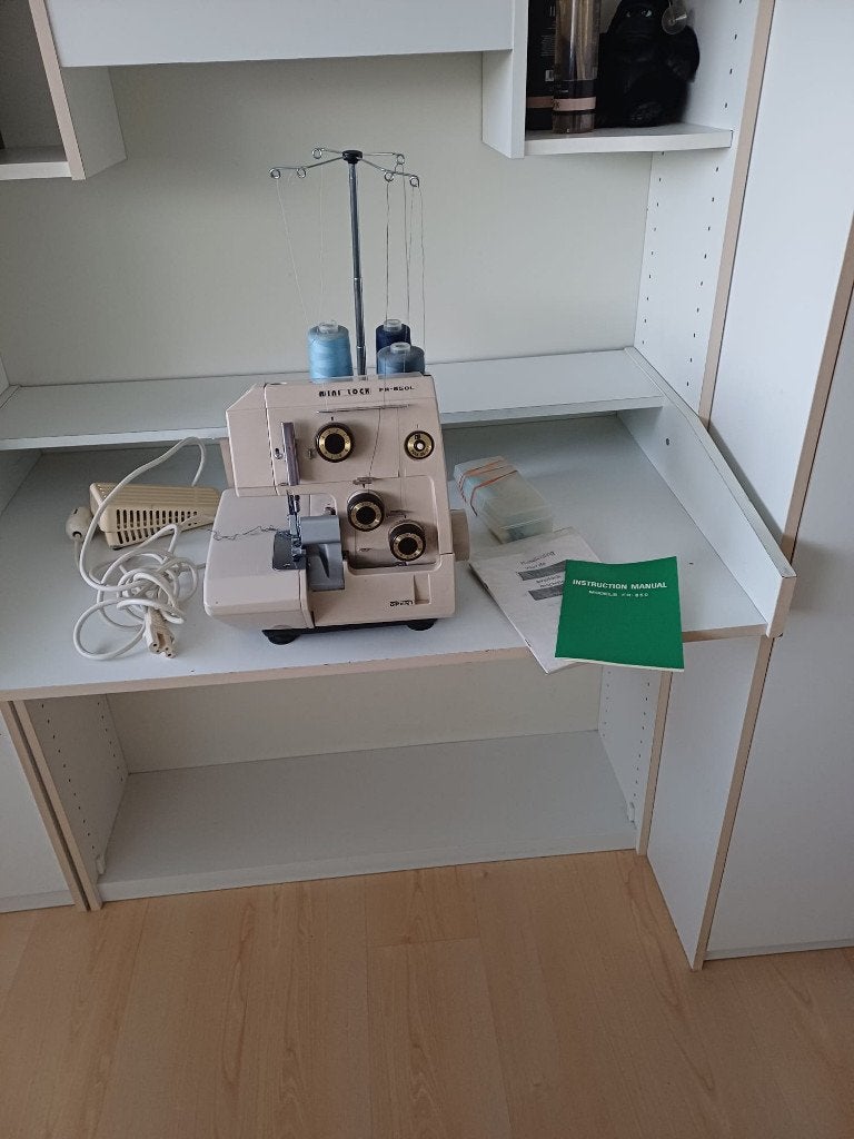Mini lockmachine incl 7 klossen machinegaren zoals afgebeeld, Ophalen, Gebruikt, Lockmachine, Overige merken