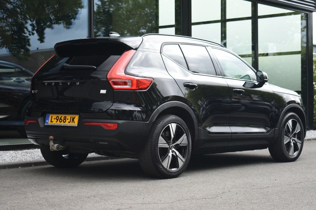 Volvo XC40 Recharge P8 408pk/78kWh AWD R-Design | Trekhaak, Auto's, Volvo, 12 maanden, 0 cilinders, Gebruikt, Zwart