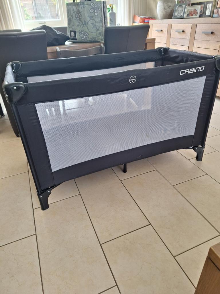 Cabino campingbedje - Zwart met klein vlekje, Kinderen en Baby's, Boxen, Ophalen, Gebruikt, Rechthoekig
