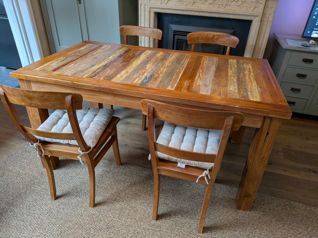Eettafel met 4 houten landelijke stoelen
In zeer nette condi, Huis en Inrichting, Complete eetkamers, Ophalen, Zo goed als nieuw