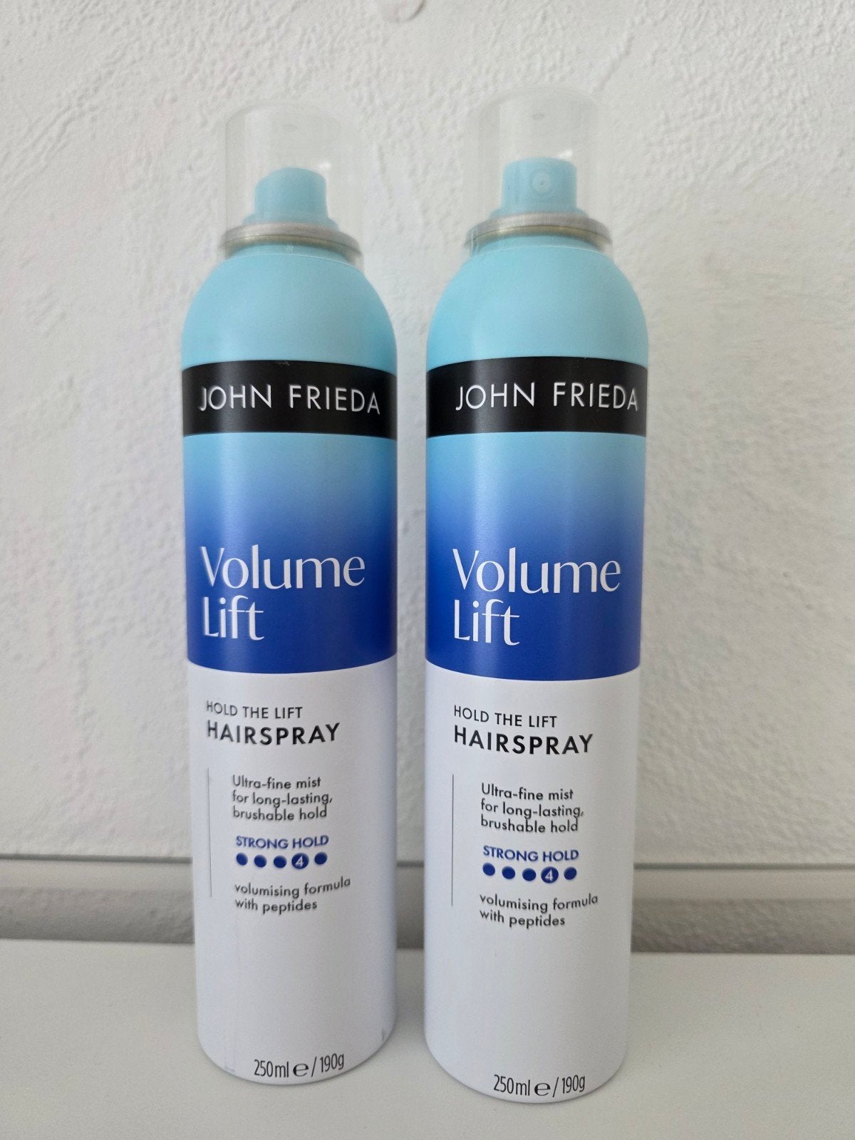 John Frieda Volume Lift Lightweight Hairspray - 2 stuks, Ophalen of Verzenden, Nieuw, Gel, Wax, Haarlak of Mousse
