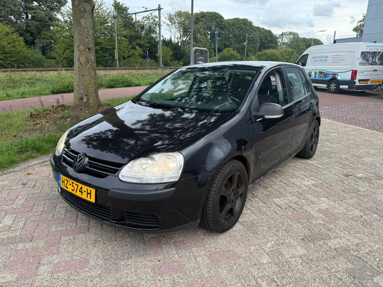 Volkswagen Golf 1.6 75KW 5D AUTOMAAT 2006 Zwart Nieuwe APK, Stof, Zwart, 4 cilinders, Zwart