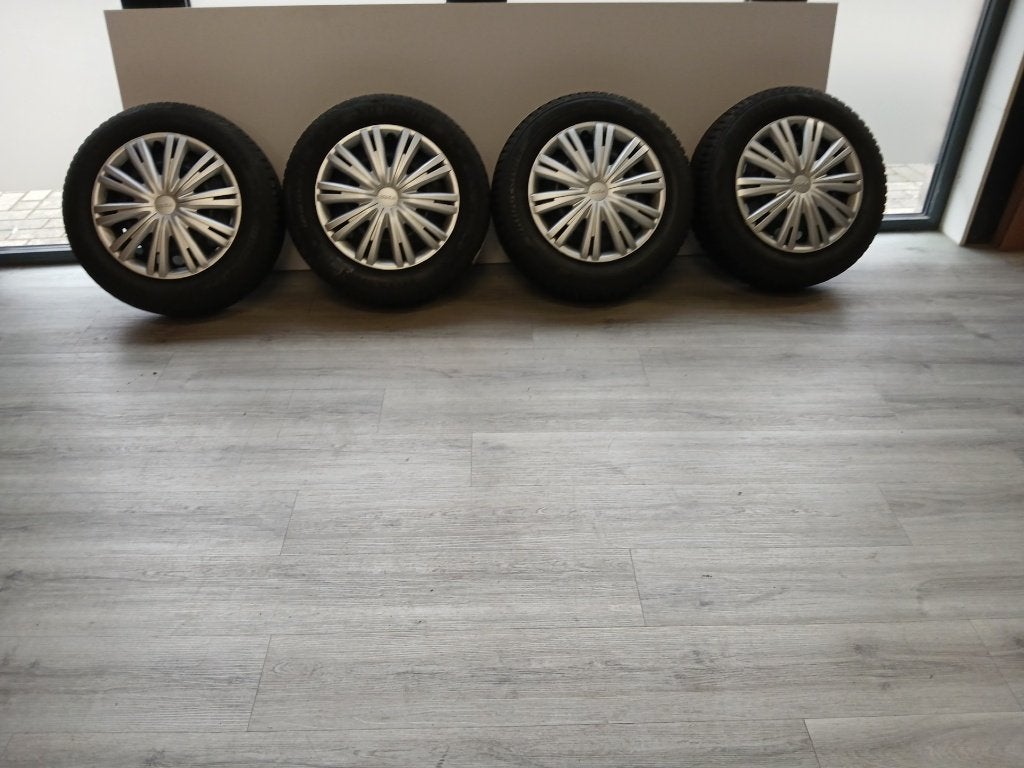 Winter Wielenset Toyota Auris/Corolla 2007-2020 15INCH staal, Ophalen, Gebruikt, 15 inch, Band(en)