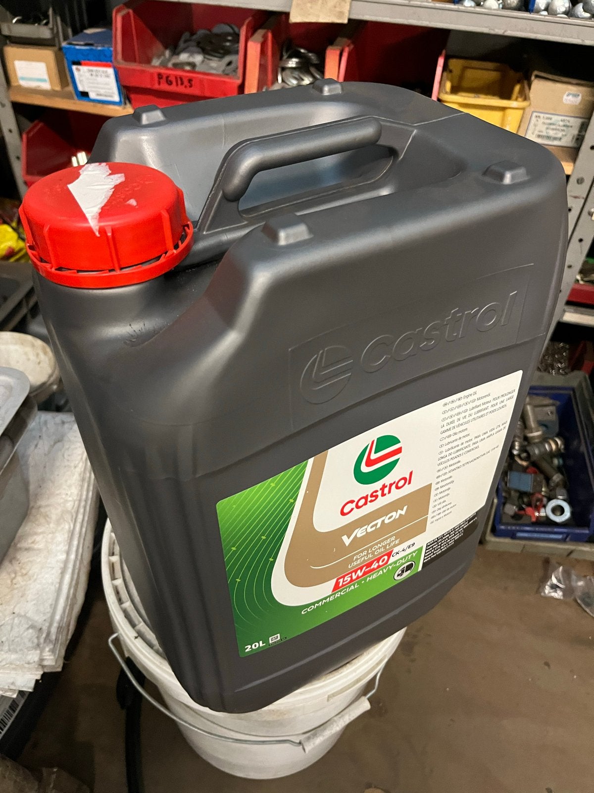 Castrol Vecton 15W-40 CK-4/E9 Motorolie - 20 Liter, Auto-onderdelen, Ophalen of Verzenden, Nieuw, Universele onderdelen