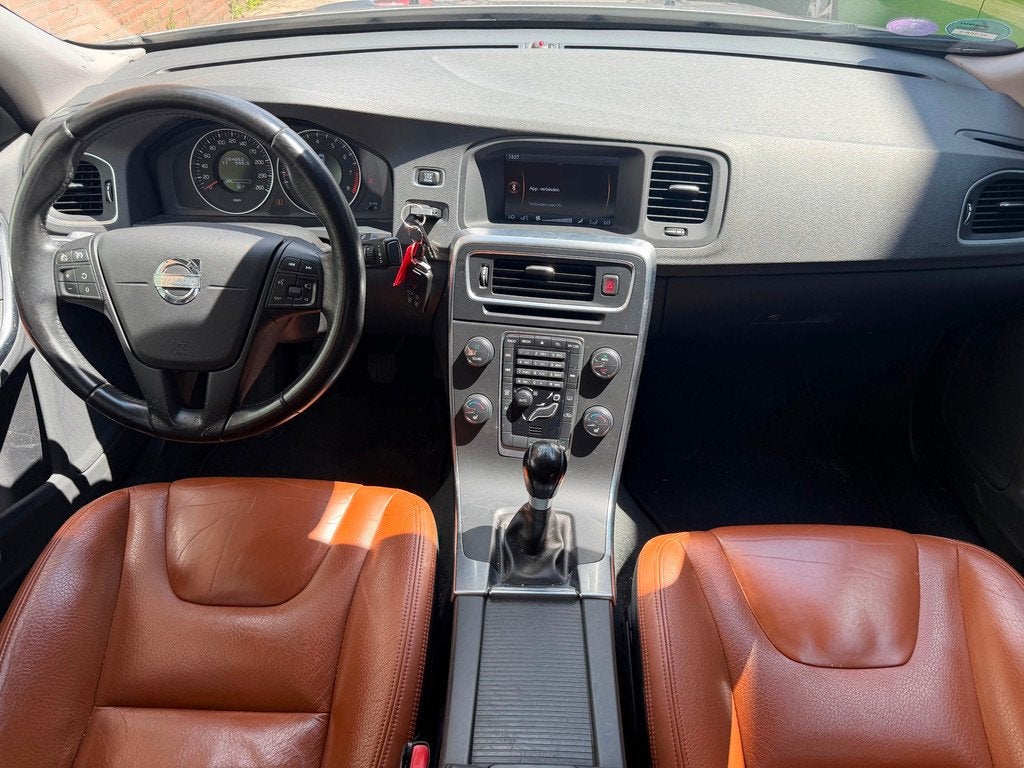 Volvo S60 1.6 T3 Kinetic / Leder / Clima / Cruise / LM, Auto's, Volvo, Voorwielaandrijving, Gebruikt, Huisgarantie, 4 cilinders