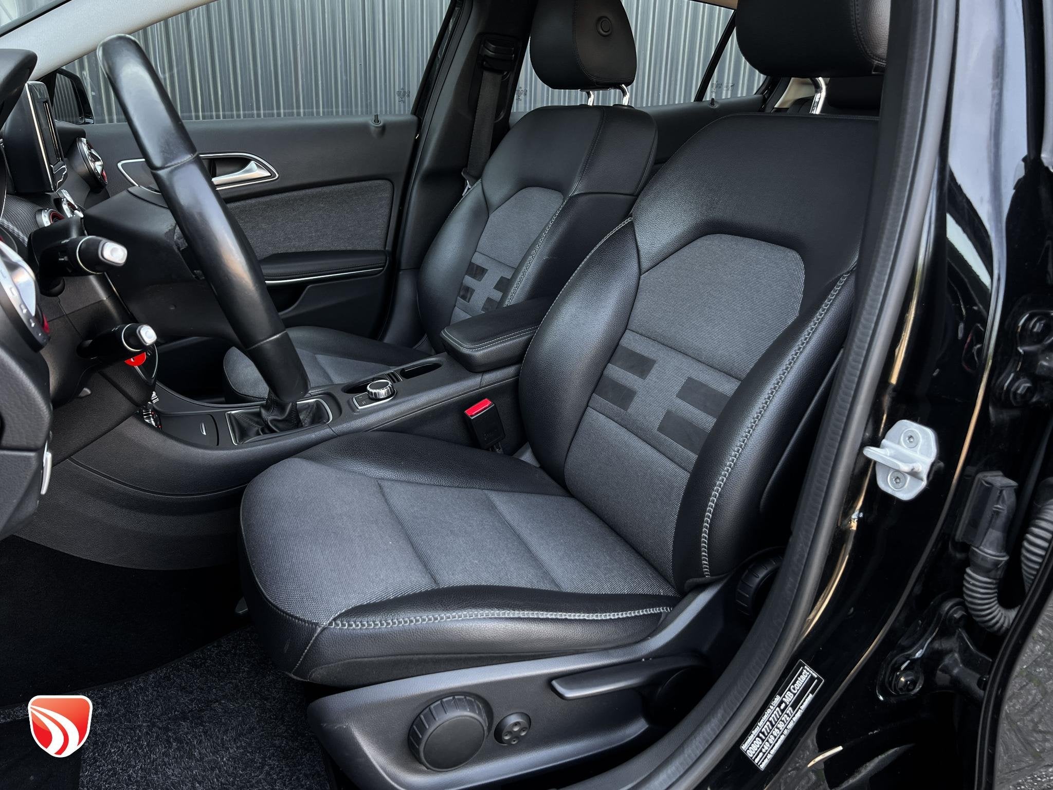 Mercedes-Benz GLA-klasse 180 122pk | Clima | Navigatie | Tre, Auto's, Voorwielaandrijving, Gebruikt, 4 cilinders, 1595 cc