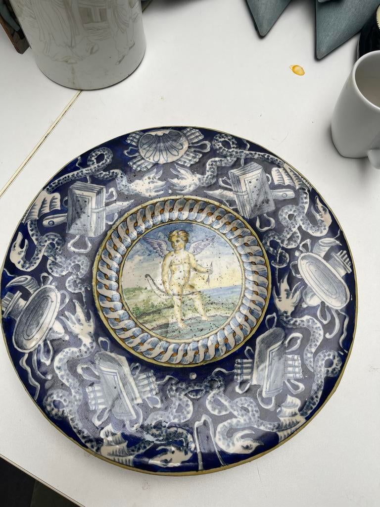 Antiek Italiaans Majolica Bord met Cupido, 16e-19e Eeuw, Ophalen of Verzenden
