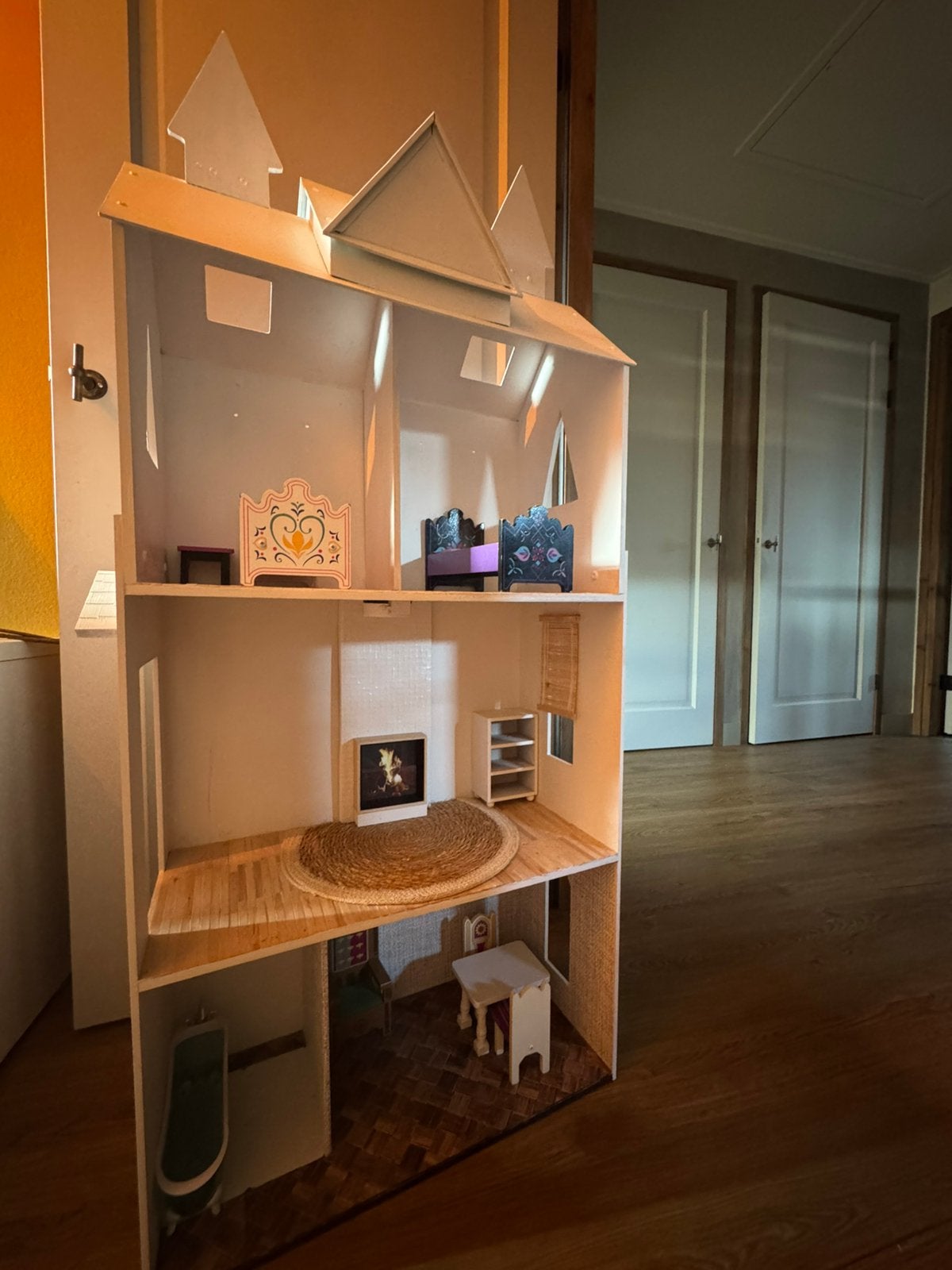 Heel groot deels gepimpt poppenhuis/ barbiehuis, Kinderen en Baby's, Speelgoed | Poppenhuizen, Ophalen, Gebruikt, Poppenhuis