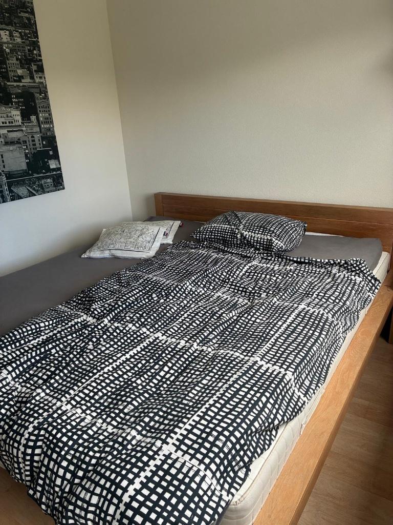 Compleet tweepersoonsbed 180 x 200 cm, Huis en Inrichting, Slaapkamer | Bedden, Ophalen, Modern en stevig, Gebruikt, Bruin