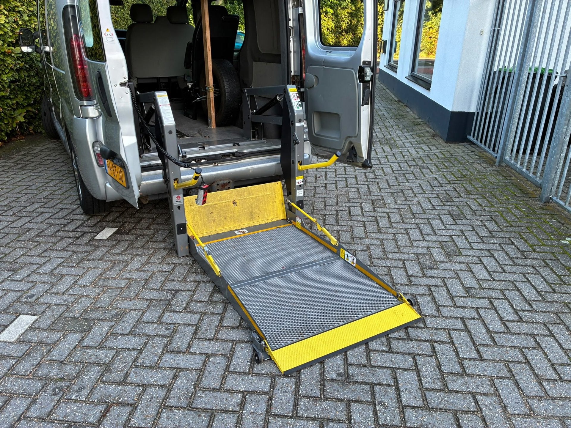 Nissan Primastar 1.9 CDi I Rolstoel Bus / Lift, Gebruikt, 4 cilinders, Bedrijf, Grijs