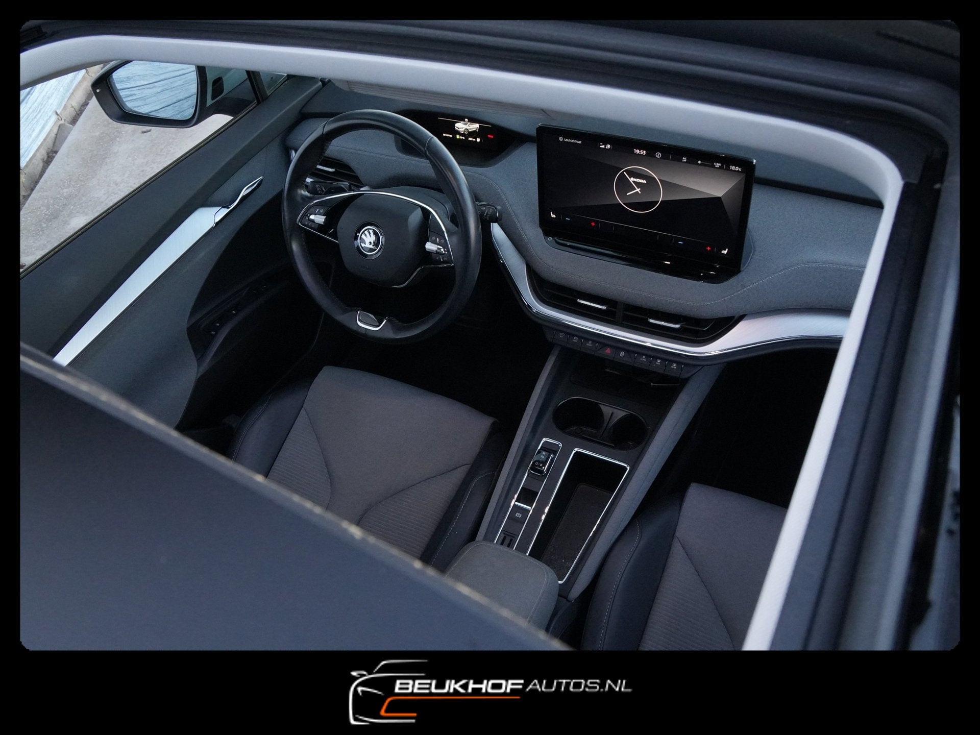 Foto 6 van Skoda Enyaq iV 60 Carplay Navi Pano Leer Camera Soh 93.5%.