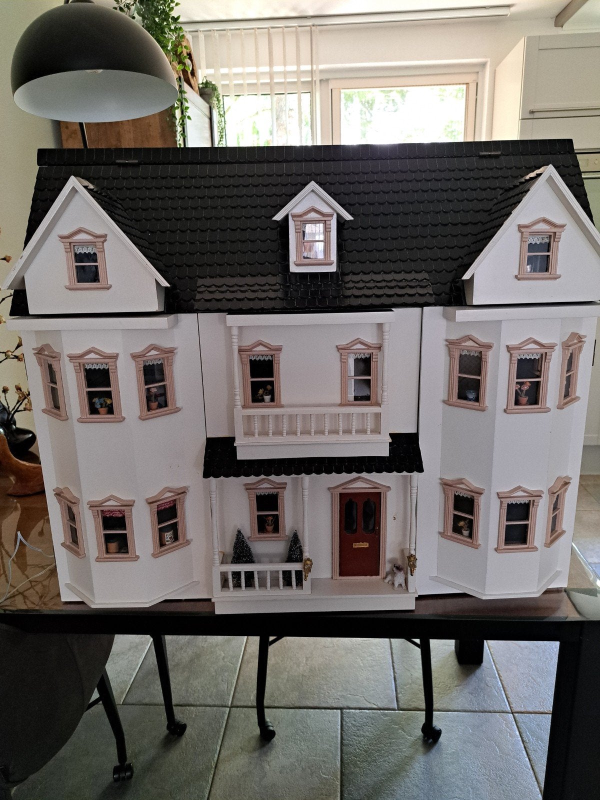 Poppenhuis met verlichting 1:12, Ophalen, Zo goed als nieuw, Poppenhuis