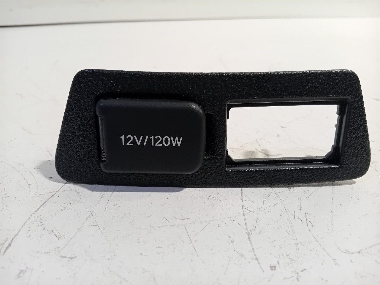 Aansluiting voor 12 volt Lexus ES, Onderdelen@venauto.nl, Van der Ven Autorecycling B.V., Gebruikt, Ettenseweg 76, 4706 PB Roosendaal, The Netherlands