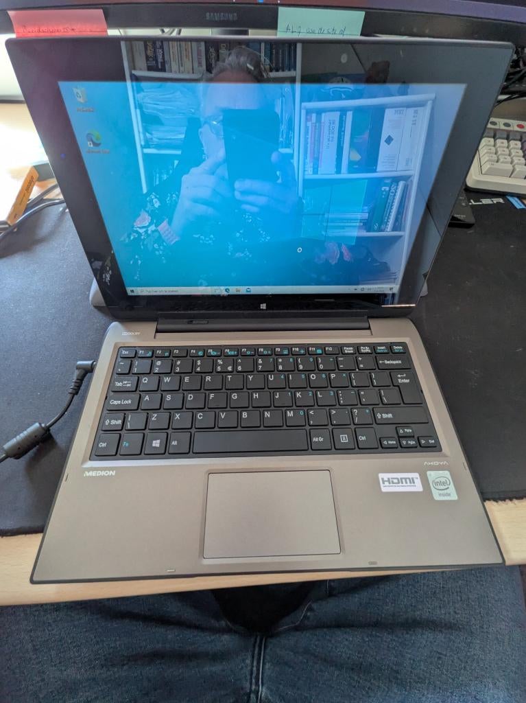 Laptop tablet combination Medion Akoya, Computers en Software, Windows Laptops, Gebruikt, HDD, SSD, Minder dan 2 Ghz, Met touchscreen