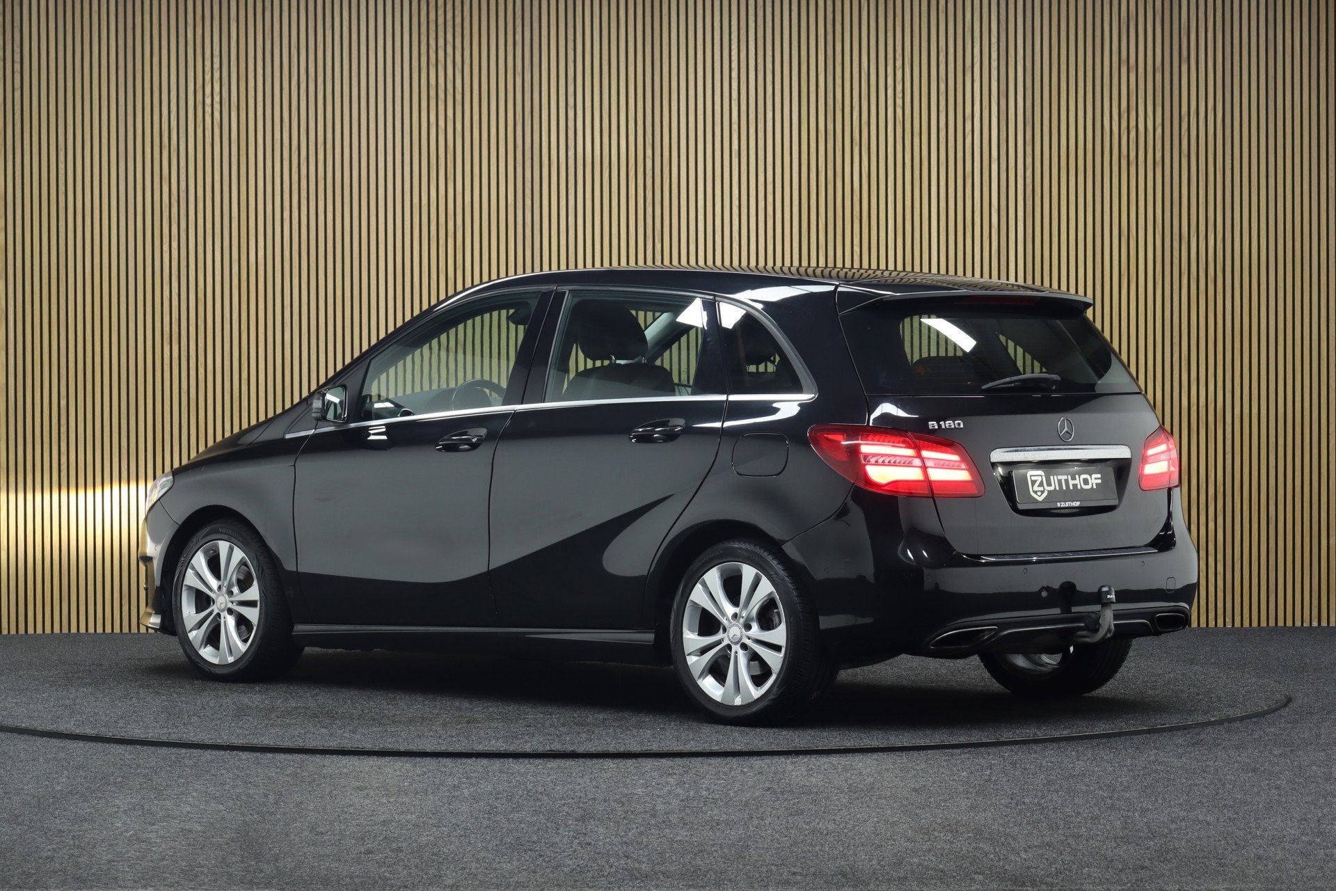 Mercedes-Benz B-Klasse 180 Ambition | Inklapbare Trekhaak |, Voorwielaandrijving, 4 cilinders, Met garantie (alle), Handgeschakeld