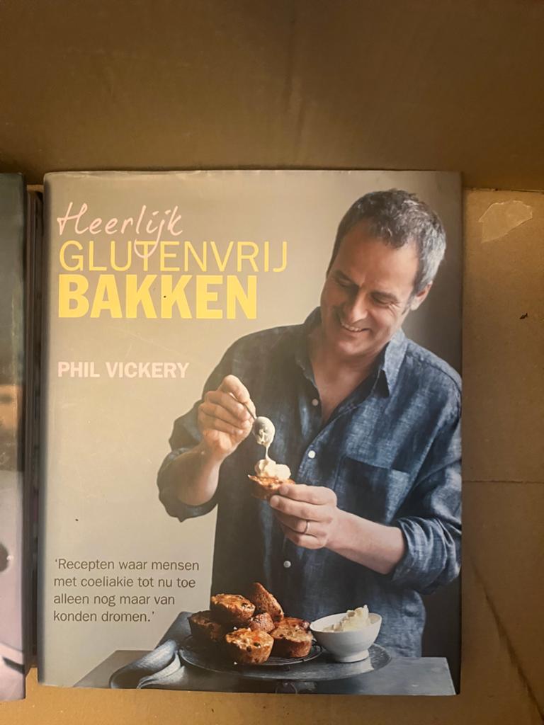 Heerlijk Glutenvrij Bakken - Phil Vickery Kookboek, Boeken, Ophalen of Verzenden, Zo goed als nieuw, Gezond koken, Taart, Gebak en Desserts