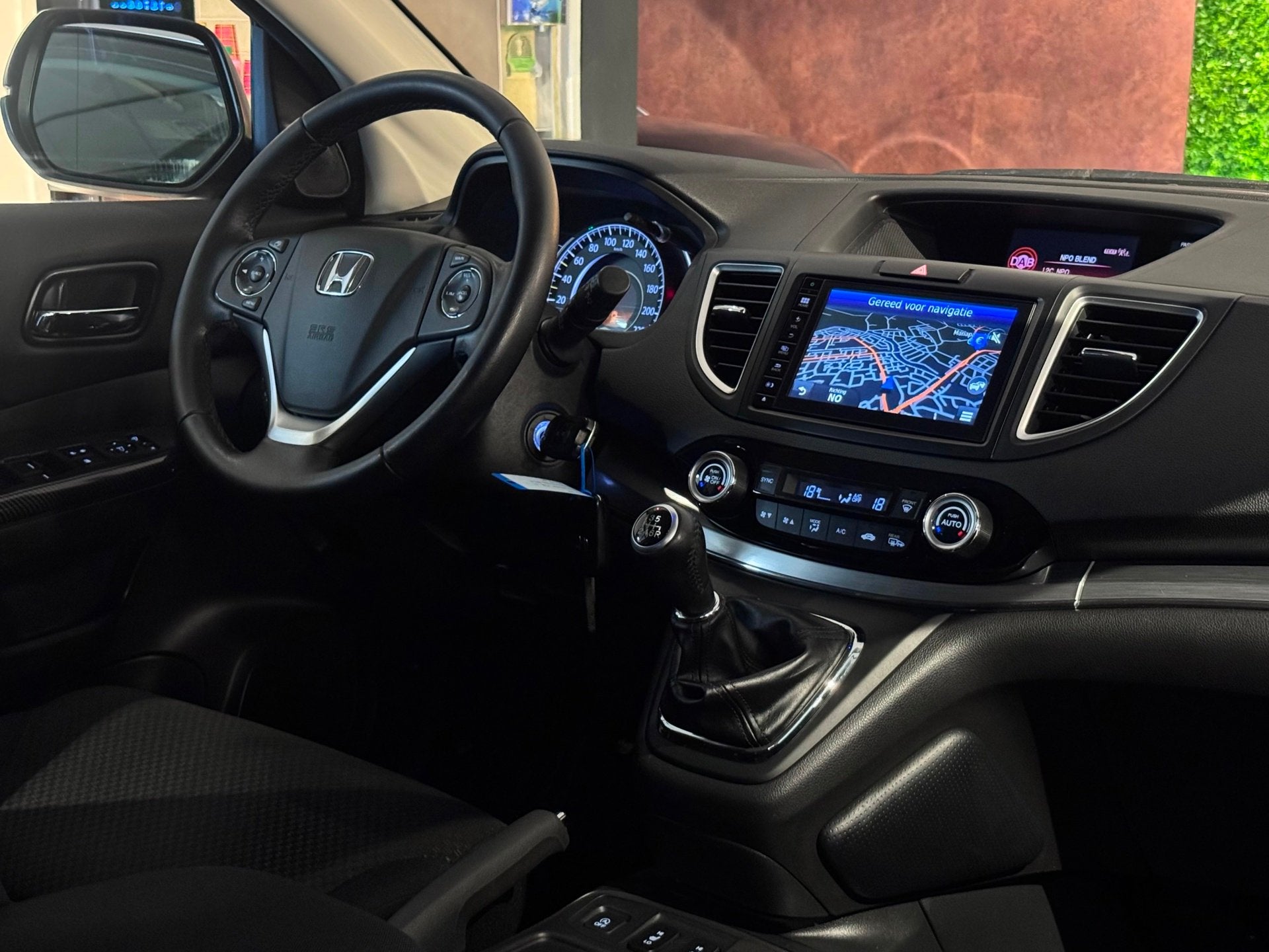 Honda CR-V 2.0 Elegance |SUPERSTAAT|TREKHAAK|NAVI|CAMERA, Voorwielaandrijving, Automatische klimaatregeling, Gebruikt, 4 cilinders