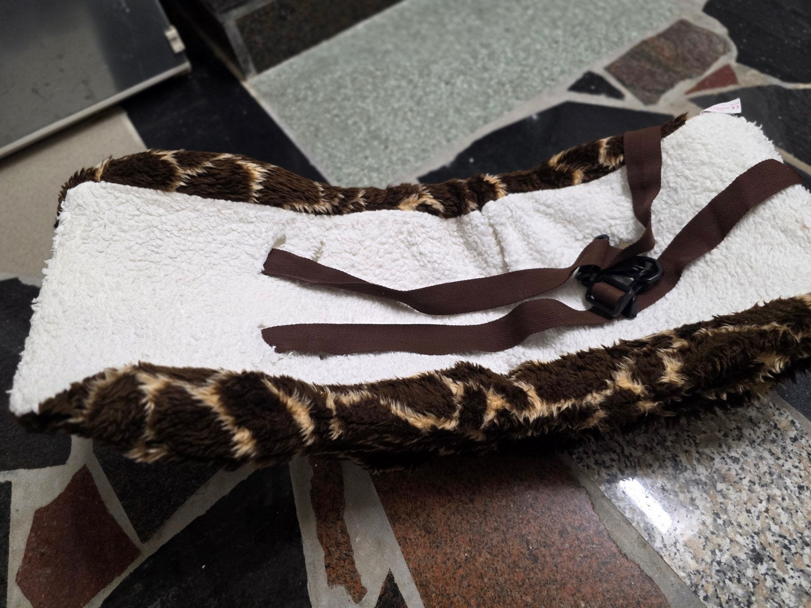 Baby/peuter schaal met giraffenprint en gordel, Ophalen of Verzenden, Gebruikt, Overige typen, Gordel(s)