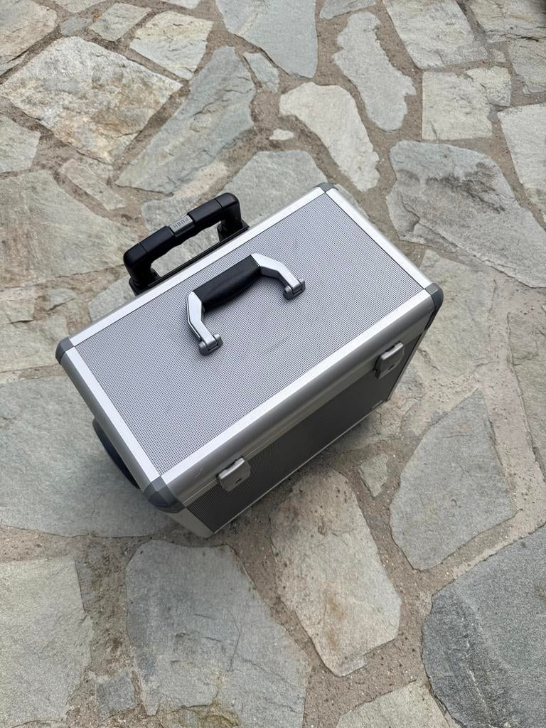Aluminium trolley koffer van Hulshof (6 stuks), Ophalen of Verzenden, Zo goed als nieuw, Metaal of Blik, Overige thema's