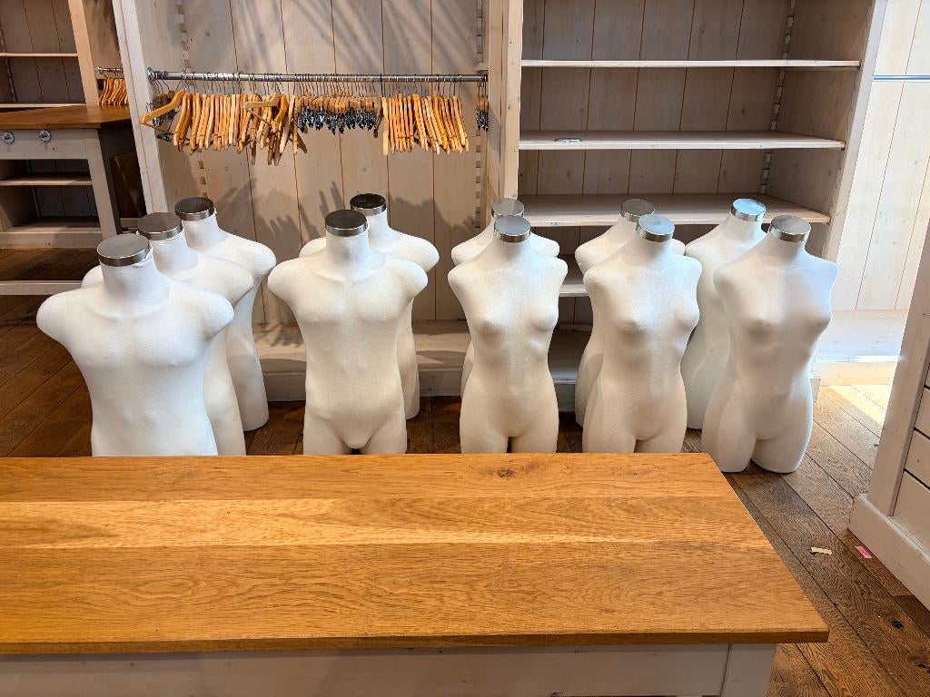 kleding winkel inventaris voor ca 100M2 winkel, Zakelijke goederen, Kantoor en Winkelinrichting | Winkel en Inventaris, Ophalen