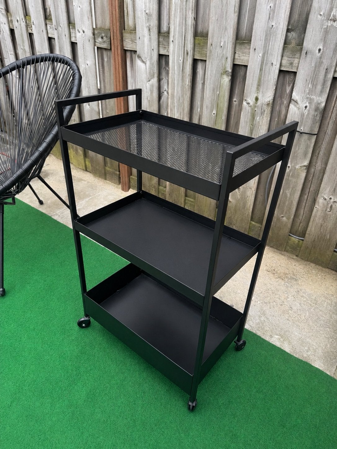 Zwarte metalen serveerwagen/trolley Ikea roltafel NISSAFORS, Huis en Inrichting, Ophalen