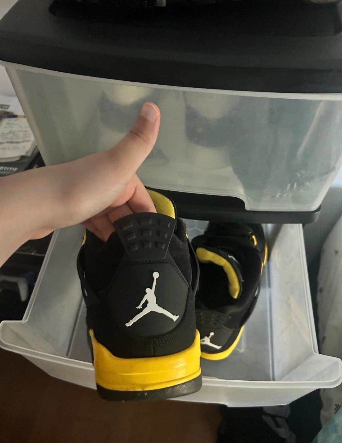 Nike Air Jordan 4 Retro 'Thunder' - Maat 42,5, Ophalen of Verzenden, Gedragen, Zwart, Sneakers of Gympen