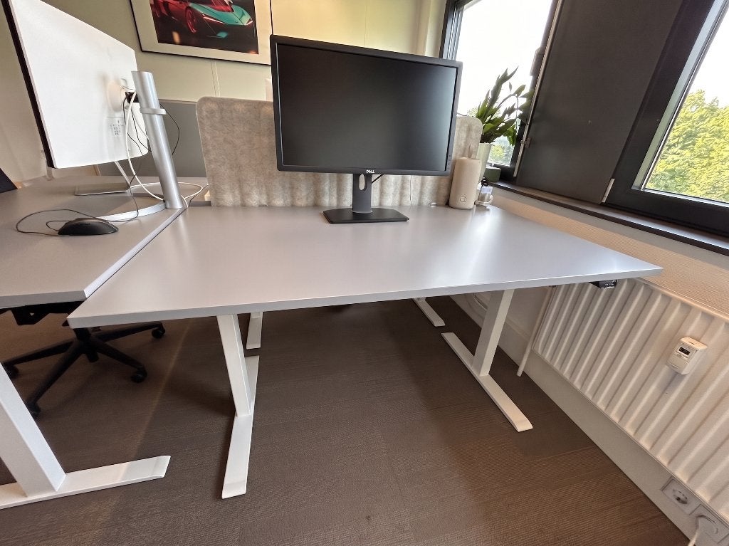 IKEA RODULF elektrisch zit-sta bureau 140x80 cm als nieuw, Huis en Inrichting, Ophalen, Elektrisch, Zo goed als nieuw, IKEA