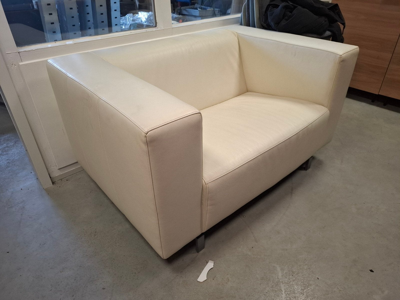 Witte lederen loveseat - Zo goed als nieuw, Ophalen, Tweepersoons, Leer, Zo goed als nieuw