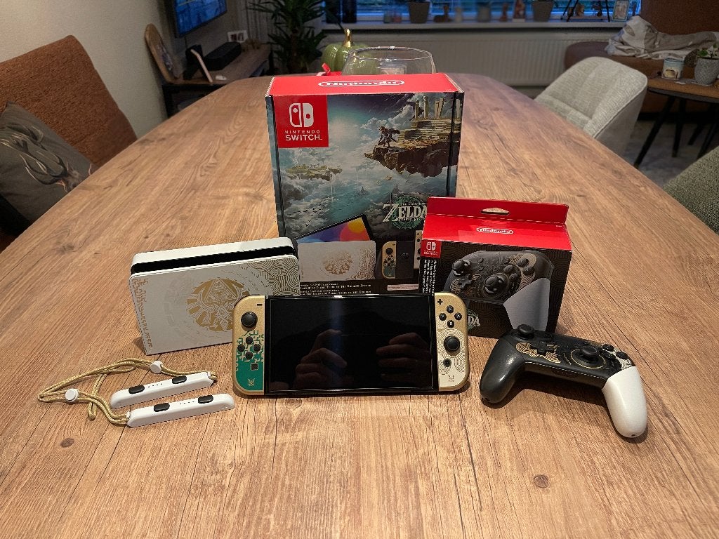 Nintendo Switch OLED – Zelda Edition + Pro Controller, Ophalen of Verzenden, Zo goed als nieuw, Met 1 controller, Switch OLED