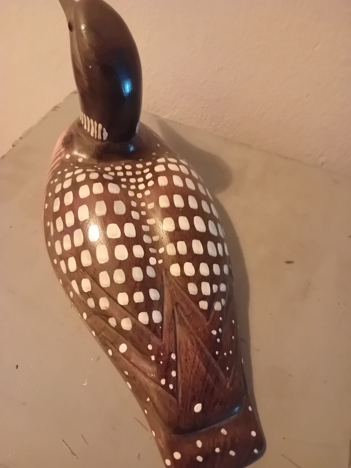 Houten eend - Handgesneden en gesigneerd, Ophalen of Verzenden, Gebruikt, Vogel, Beeldje of Figuurtje