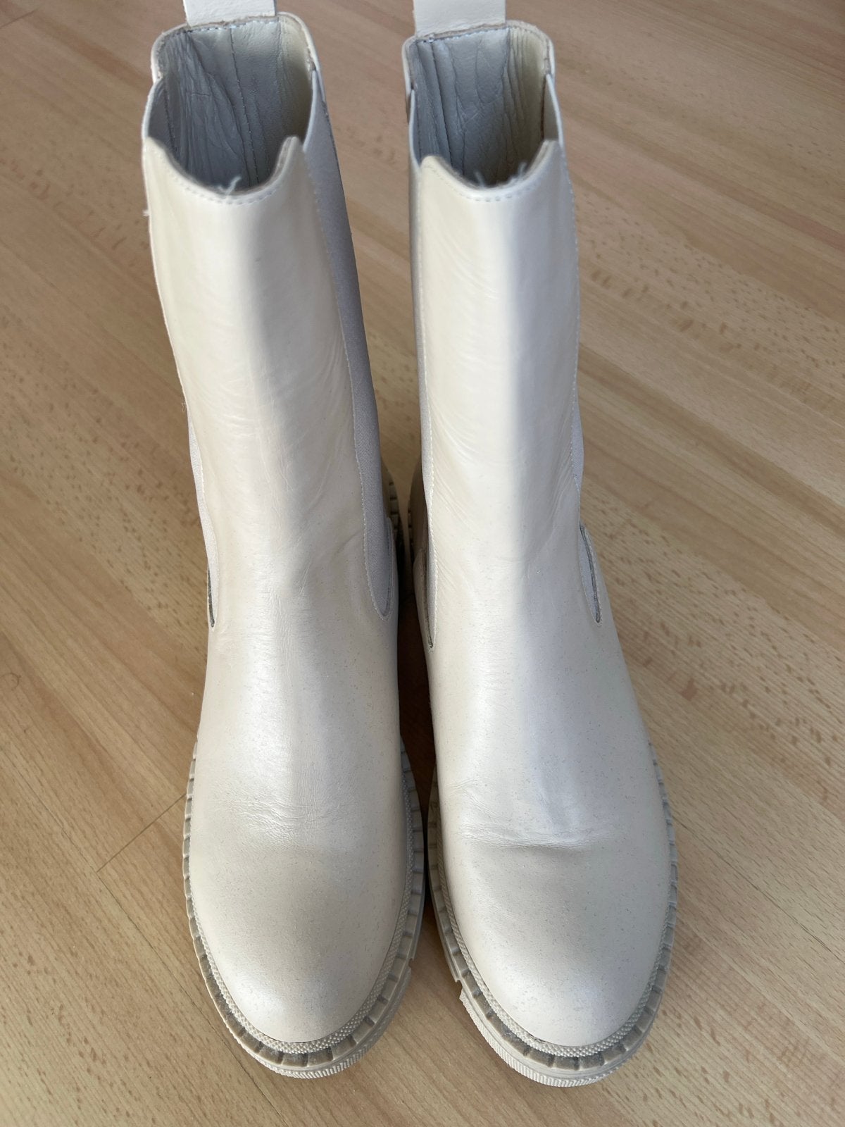 NA-KD Leren Chelsea Boots - Maat 39 NIEUW, Ophalen of Verzenden, Nieuw, Beige, Lage of Enkellaarzen