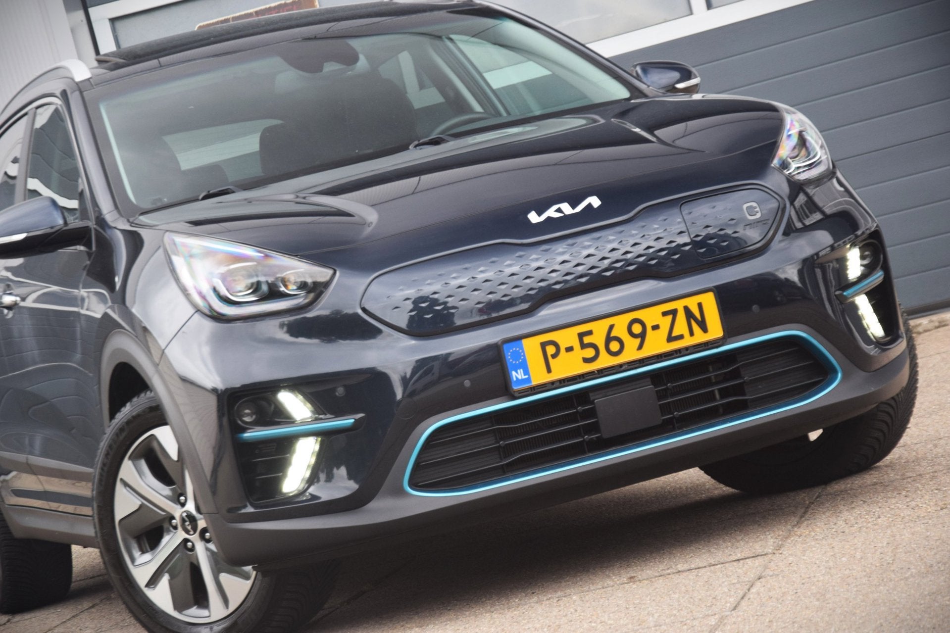 Kia E-Niro DynamicPlusLine 64 kWh OPENDAK/WARMTEPOMP/STOELVE, Auto's, Kia, Gebruikt, Zwart, 1712 kg, 174 min
