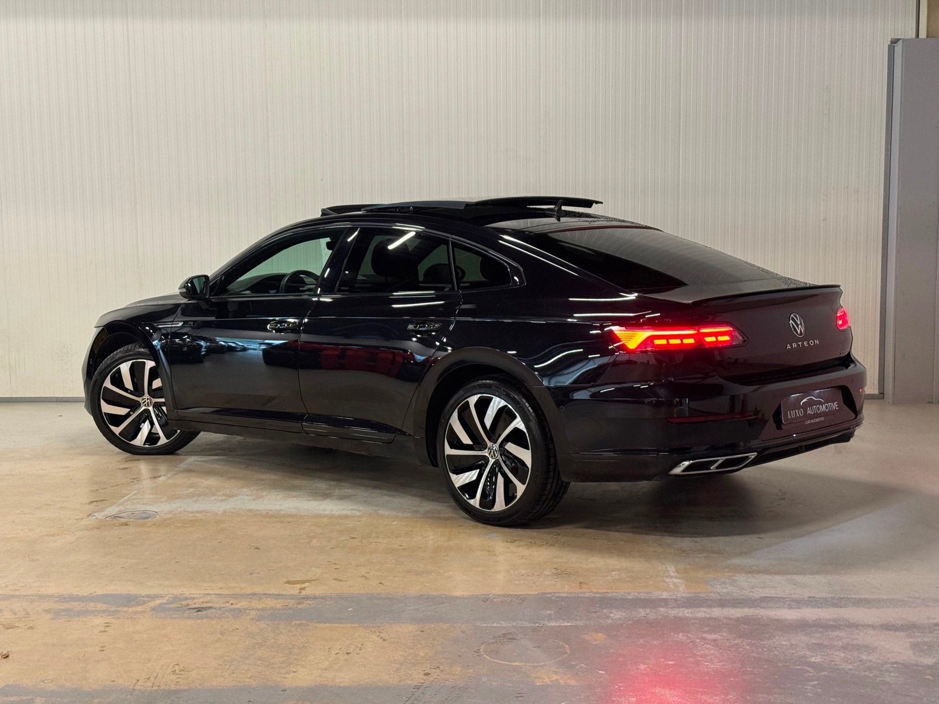 Volkswagen Arteon 1.4 TSI eHybrid R-Line | PANO | TREKHAAK |, Auto's, Dealer onderhouden, Arteon, Gebruikt, Euro 6