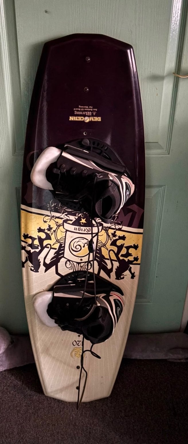 Devocean Reign Wakeboard met bindingen, Watersport en Boten, Wakeboarden, Gebruikt, Board en Schoenen, Ophalen
