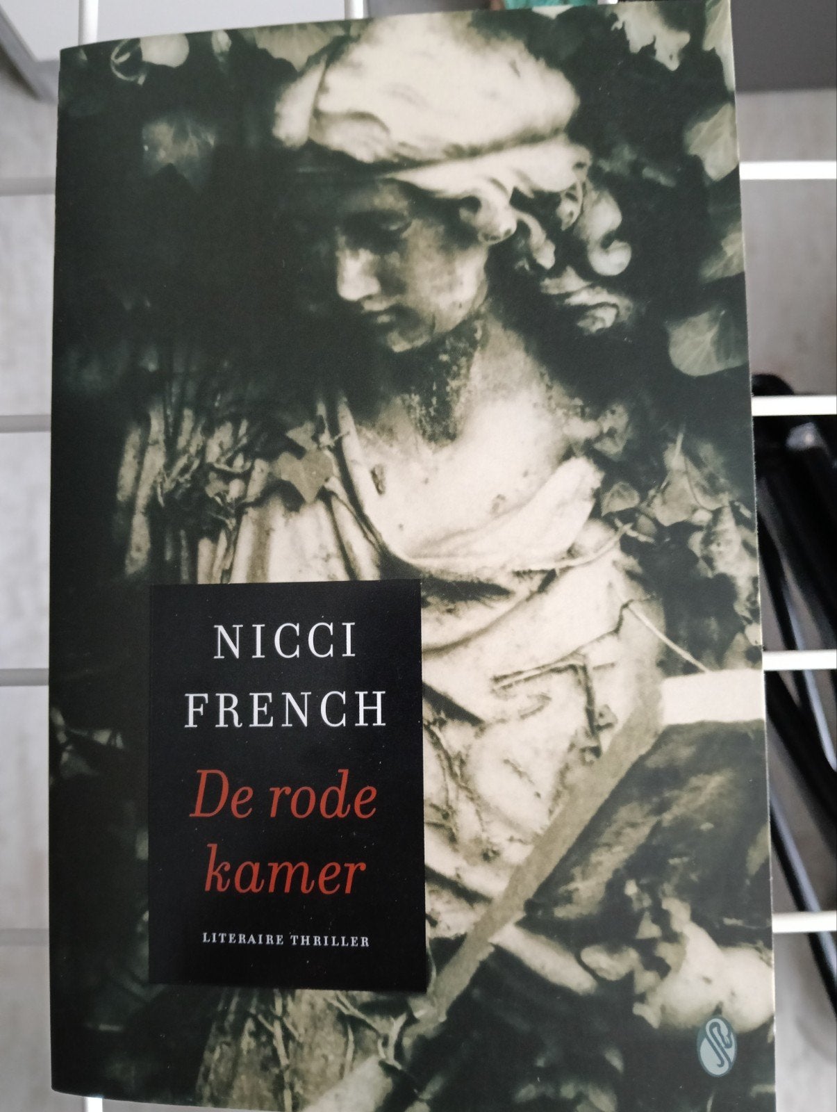 Nicci French - De rode kamer (Literaire thriller), Ophalen of Verzenden, Zo goed als nieuw, Nicci French