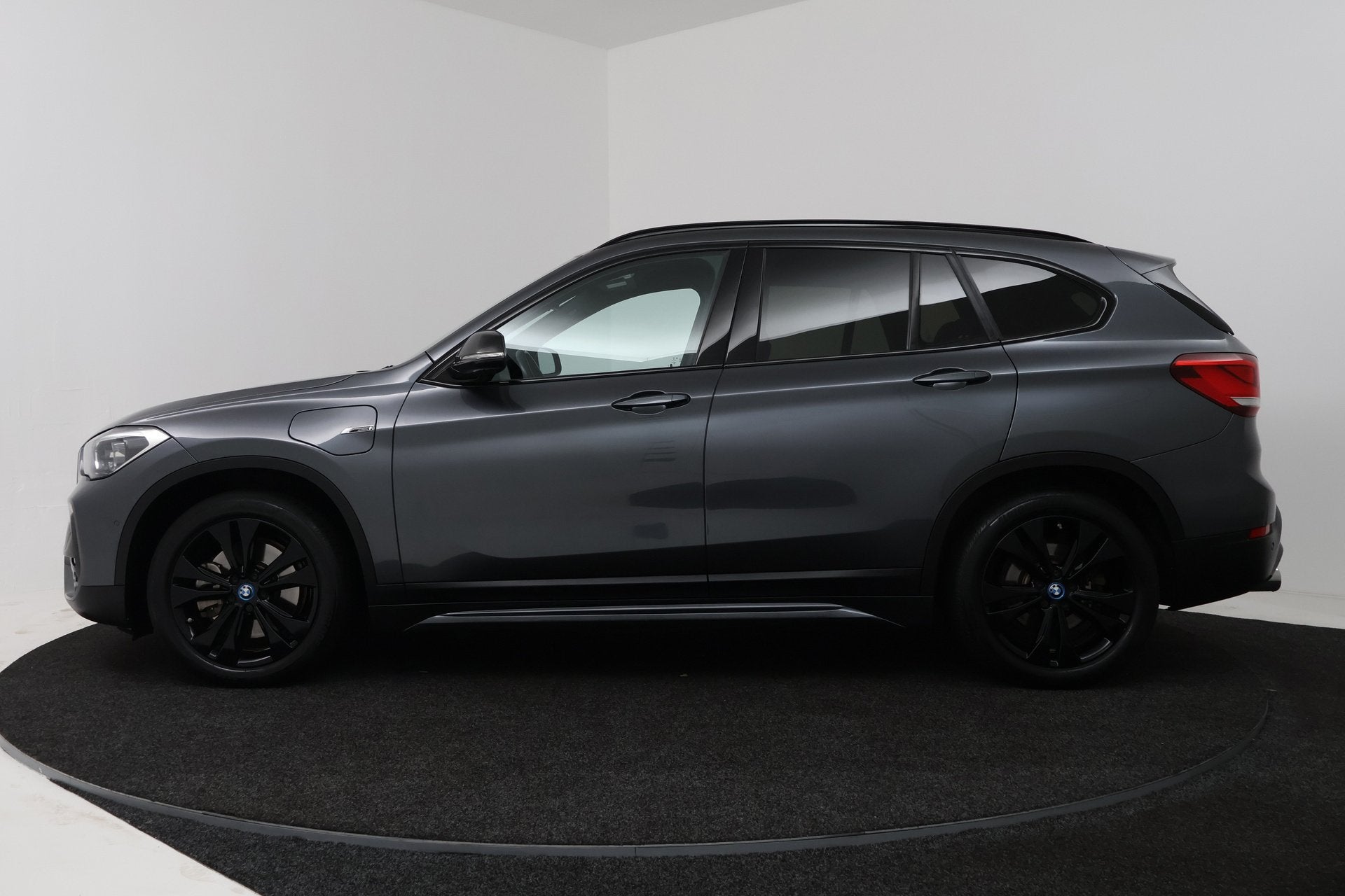 BMW X1 XDrive25e Business Edition Plus (STOELVERWARMING, HEA, Auto's, BMW, 8 kWh, 125 pk, Gebruikt, Bedrijf